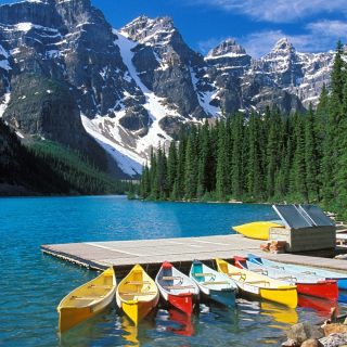 moraine_lake_boats_canada_multi_colored_lake_excursions_1079409